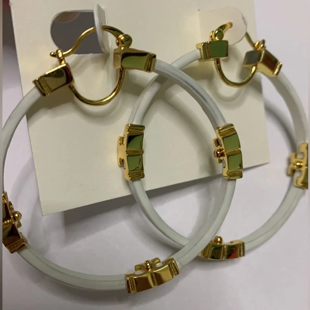 Tory Burch white leather sheriff T hoop earrings - Picture 6 of 7